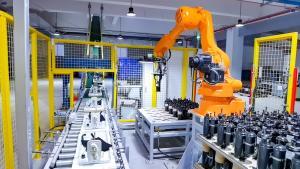 央视名嘴撒贝宁探访TCL实业智能制造工厂 揭秘空调制造黑科技，树立行业新标杆